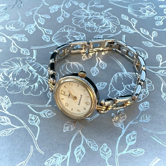 ⌚️ Timex “Essentials” Two-Tone Bracelet Watch — Classic & Chic! - Picture 3 of 5